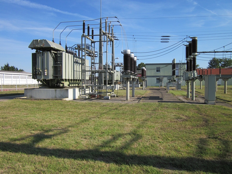 Relay distribution station