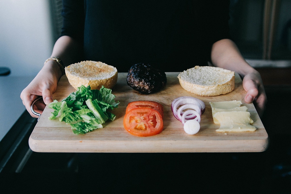 Cutting board bun tomato
