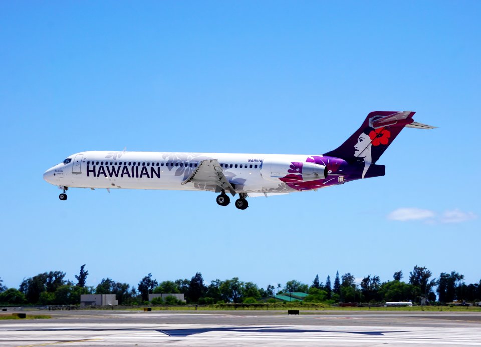 B717 Landing in HNL N491HA