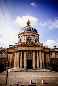 Columns dome architecture