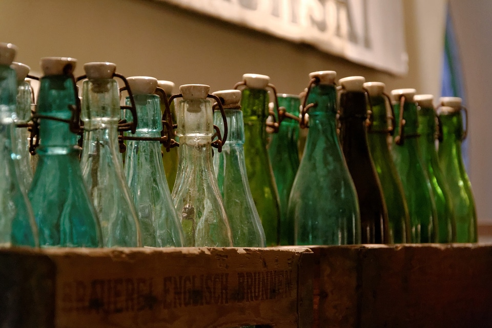 Case drinks brown bottle