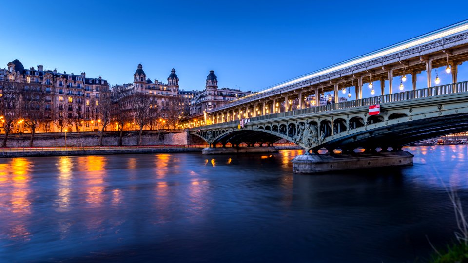 Pont Bir Hakeim, Paris photo