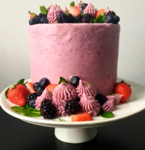 Lime cake with Blackberry buttercream, fresh berries and mint