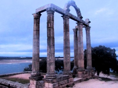 Talavera la Vieja. Los Mármoles. Pórtico romano de Augustobriga