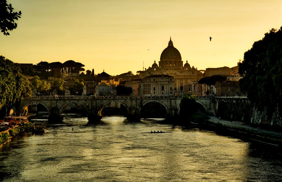Vatican, Tiber River
