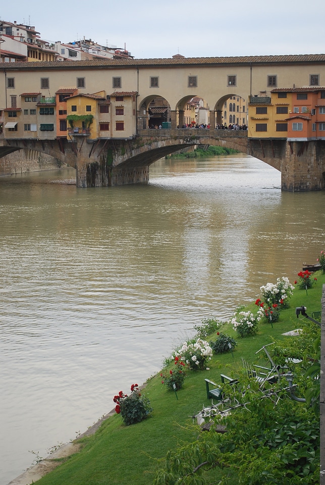 River tuscany bridge photo