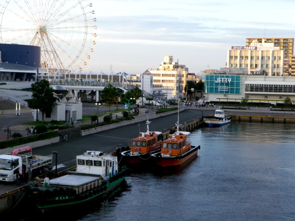 4 boats, JETTY, Ferris Wheel photo