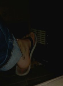 feet barefoot karina