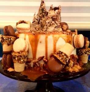 Vanilla Cake with Caramel Ganache