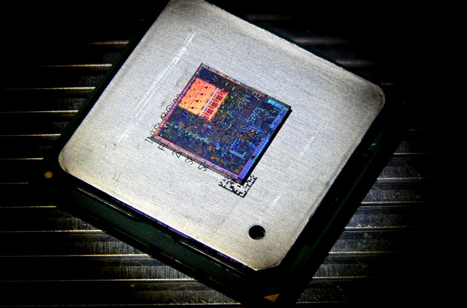 Nvidia G84 (GeForce 8600) die shot