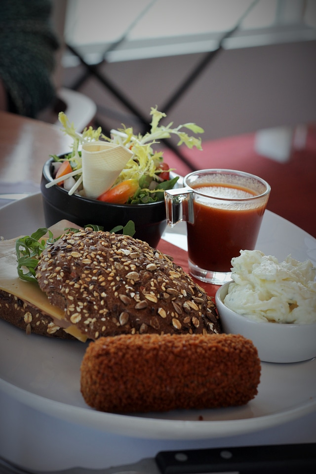Eatery dishes luncheon