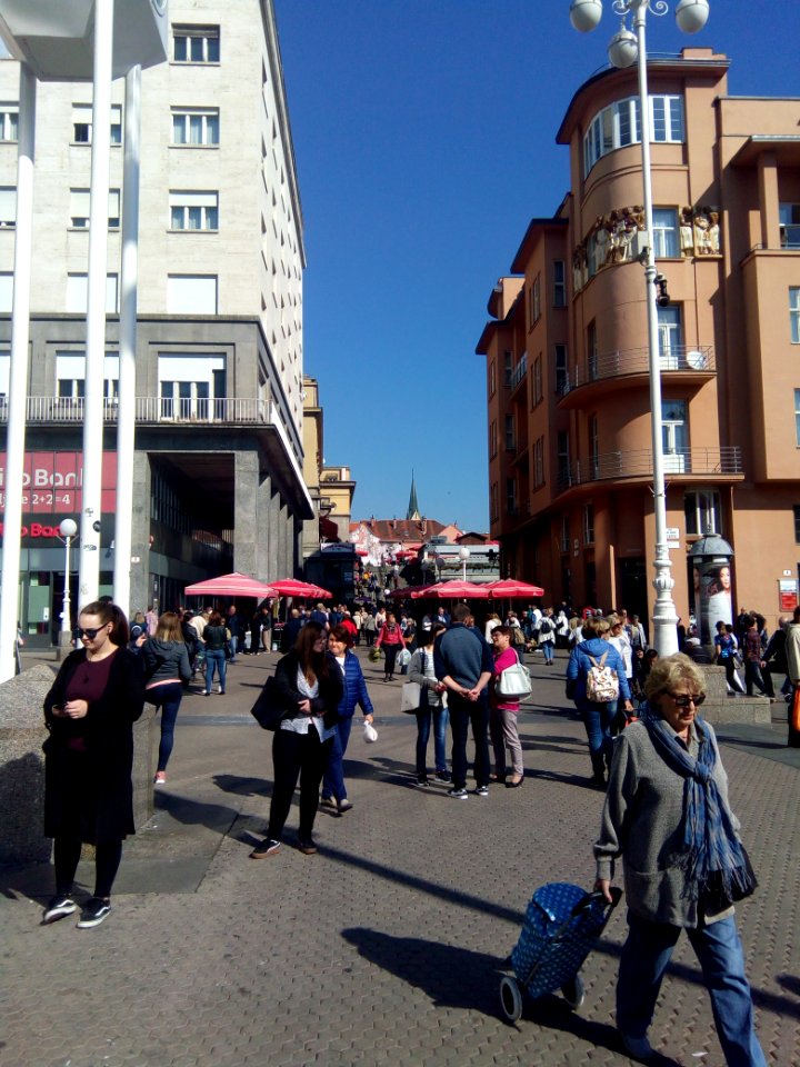 Zagreb pogled s trga na Dolac