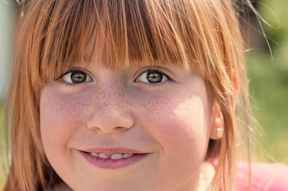 Face smile red head
