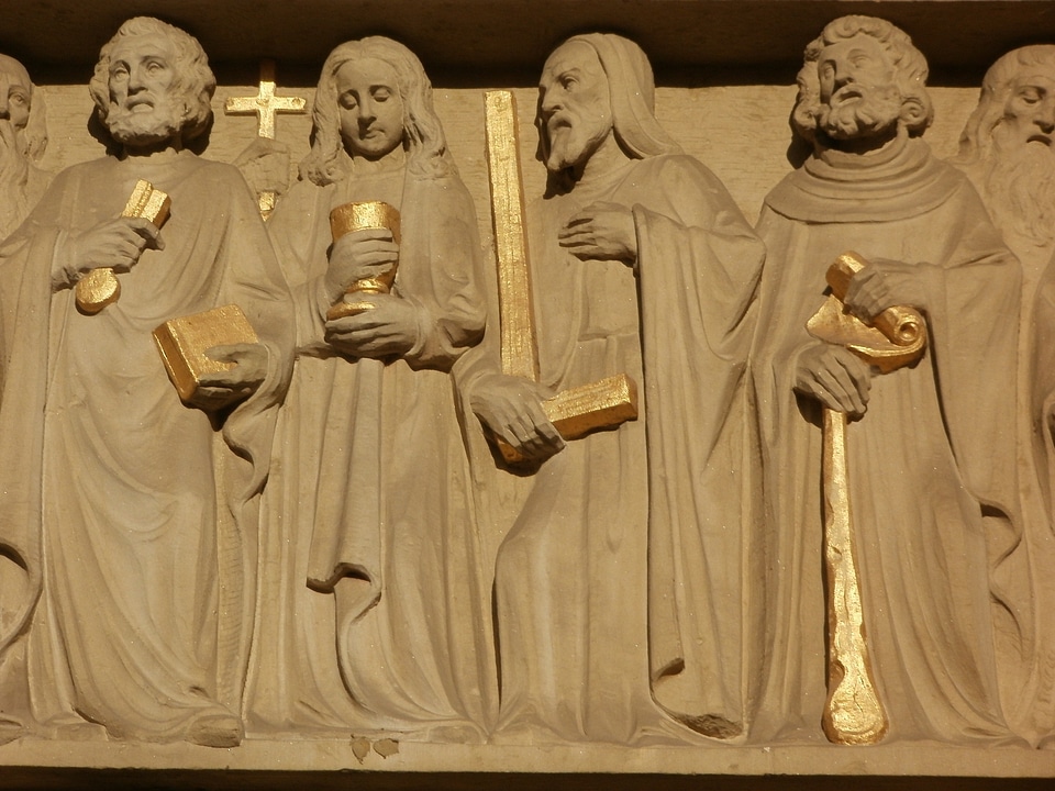 Ketsch bas-relief exterior