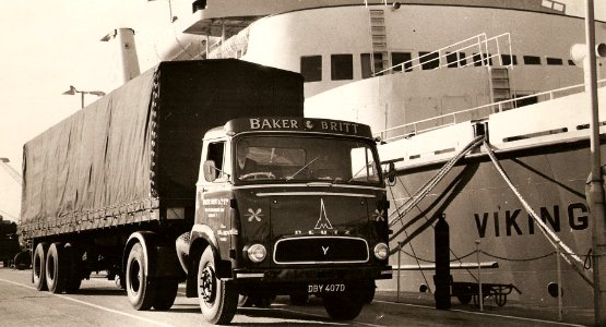 DAD @ SOUTHAMPTON DOCKS NOV 66