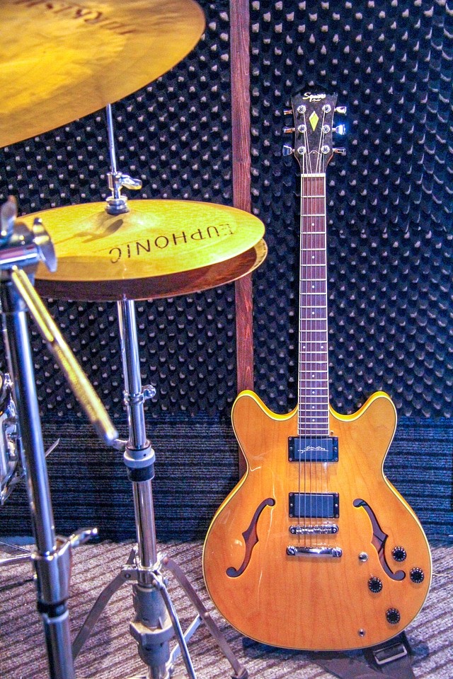 Guitarist launch cymbals