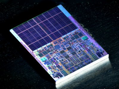 Intel Conroe (Core 2 Duo) die shot