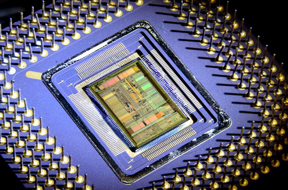 DEC Alpha 21066-AA CPU die shot