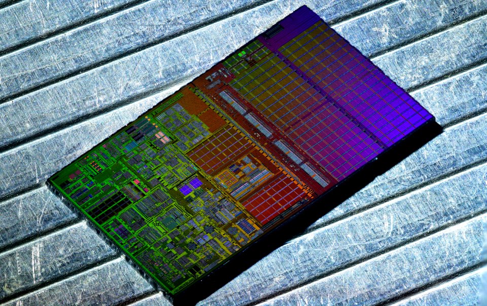 Intel Gallatin die shot - etched