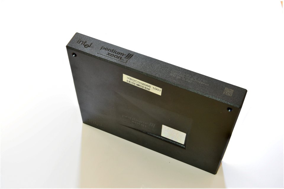 Intel Pentium III Xeon (Cascades-2M) cpu module