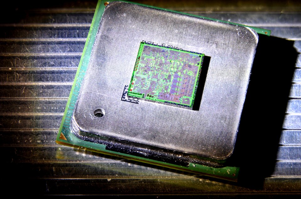 Nvidia G84 (GeForce 8600) die shot
