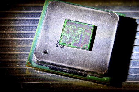 Nvidia G84 (GeForce 8600) die shot