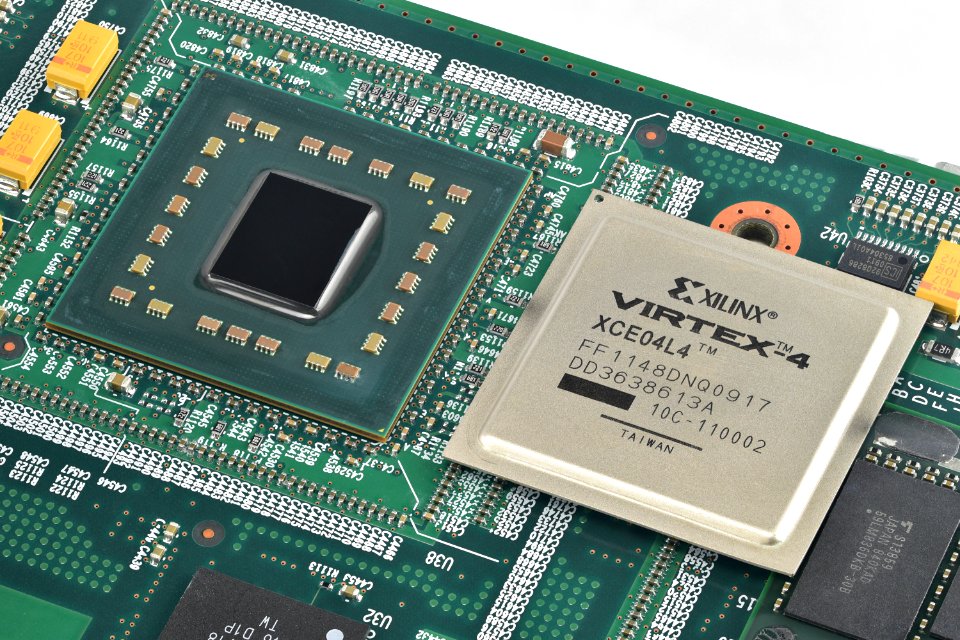 Xilinx Virtex 4 XCE04L4 FPGA (EasyPath)