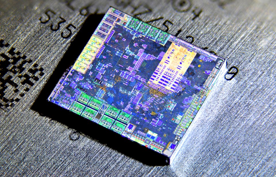 Nvidia GT218 die shot