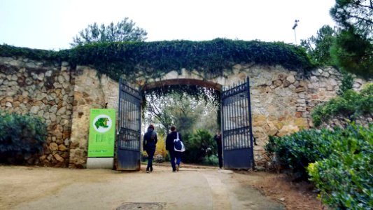 Después de la tremenda subida... Llegamos a #ParqueGüell una obra de #Gaudi Mas info www.parkguell.es #Barcelona #España #Architecture #documentaryphotography #documentary photo