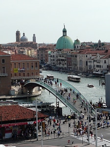 Water bridge building
