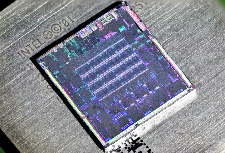 ATI RV670 die shot