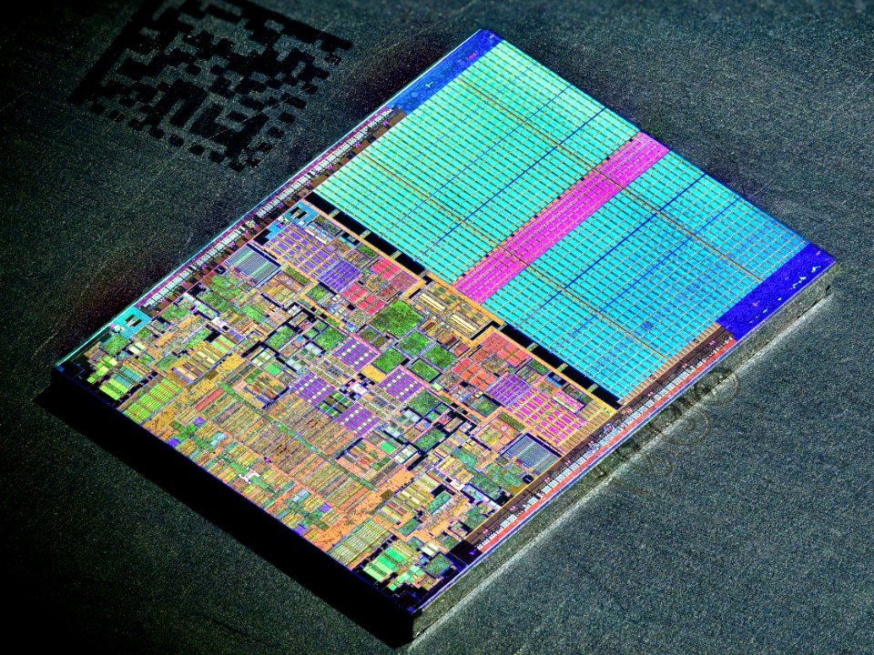 Intel Conroe (Core 2 Duo) die shot