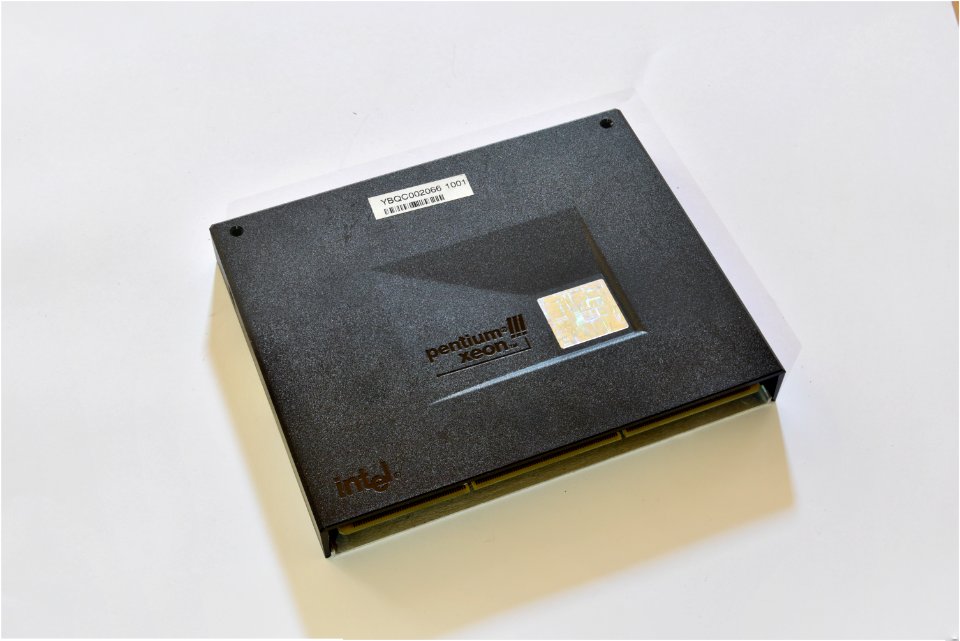 Intel Pentium III Xeon (Cascades-2M) cpu module
