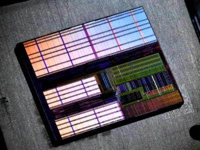 HP PA-8700 die shot - top metal