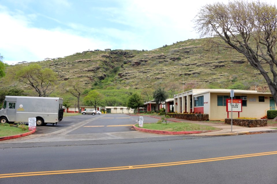 Niu Valley Middle School