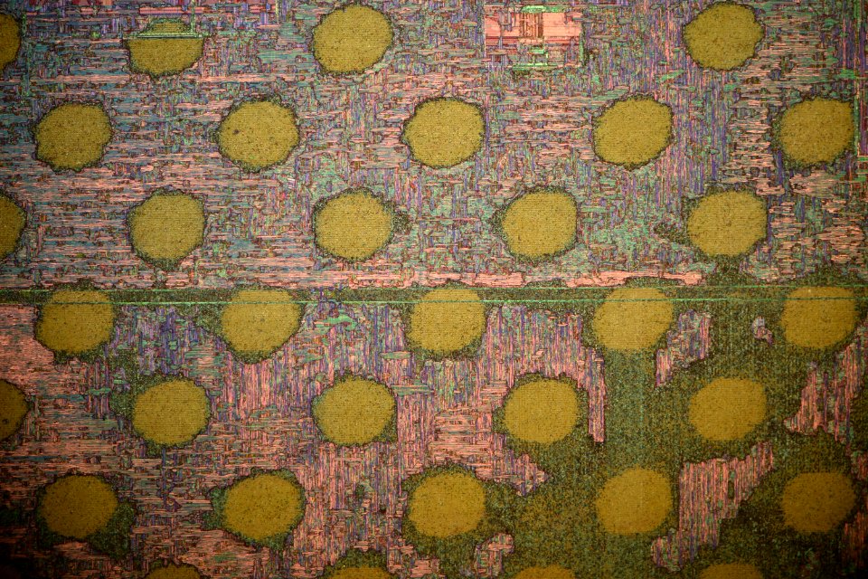 ATI RV670 die shot 10x brightfield