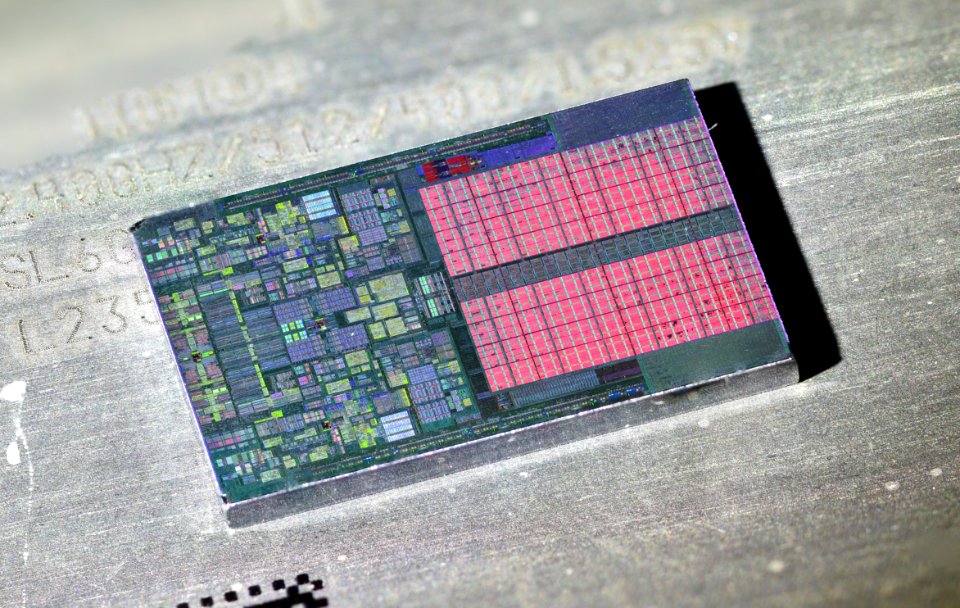 Intel Wolfdale die shot (E8400) etched