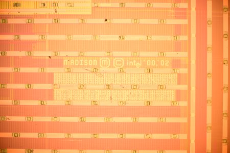 Intel Itanium 2 (Madison) - top metal - die markings photo