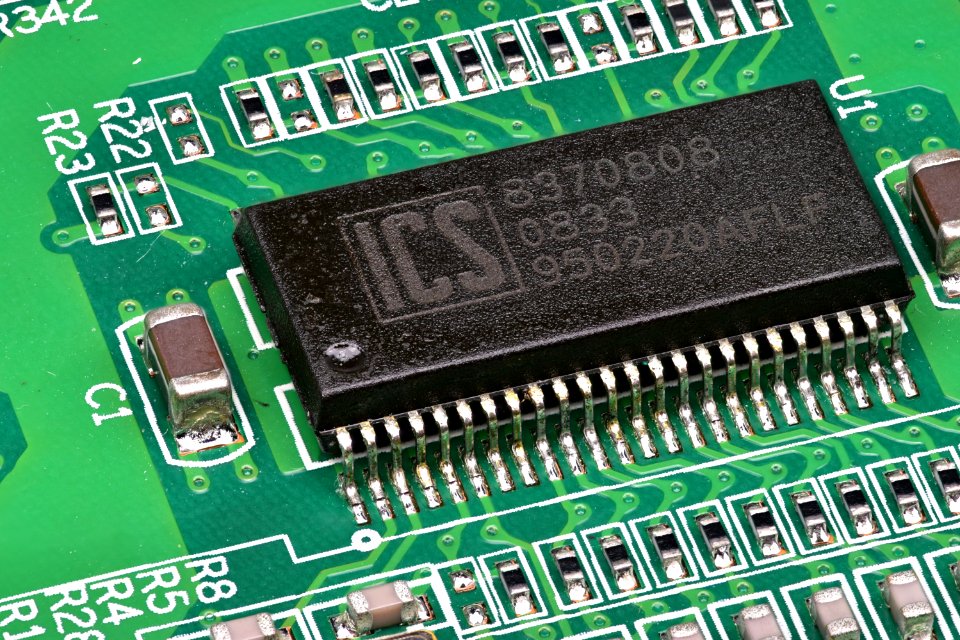 ICS frequency control hub - (Emtec Gdium Liberty 1000)