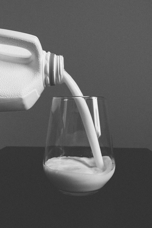 Pouring glass food