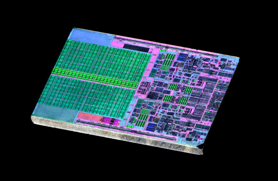 Intel Wolfdale die shot (E8400) etched