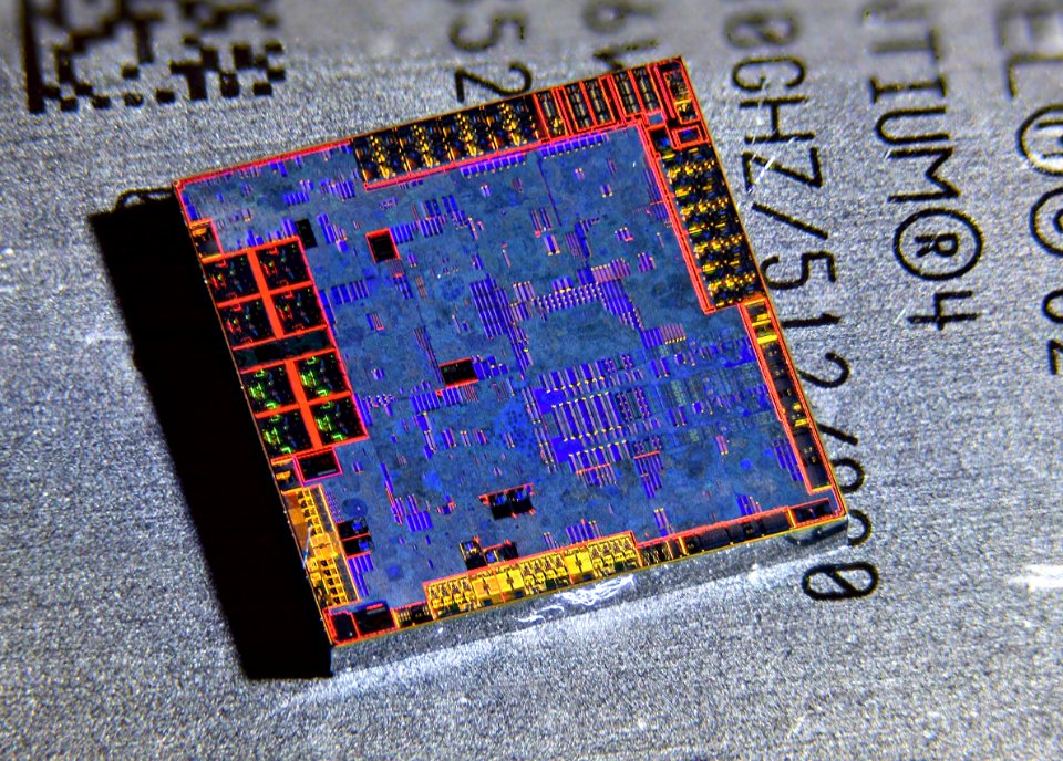 Nvidia GT218 die shot