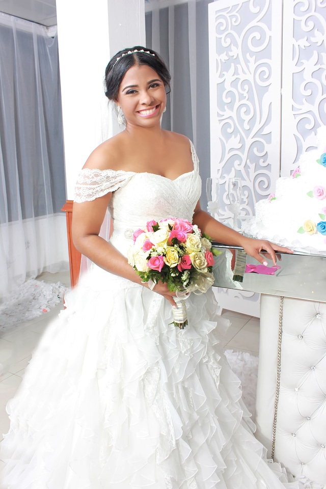 Bride marry bouquet of flowers
