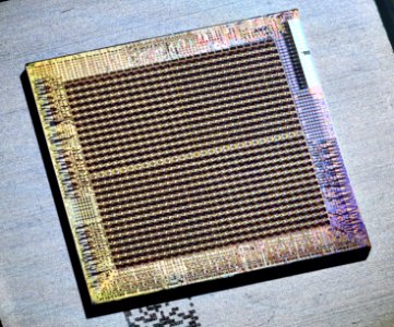 ATi R580+ top metal die shot