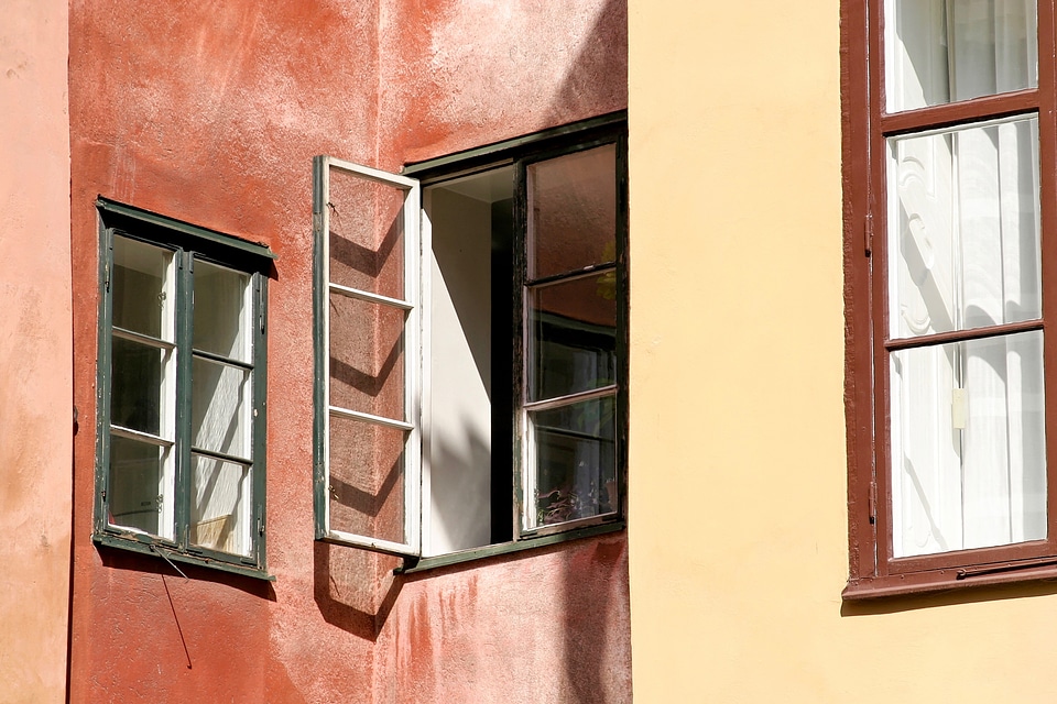 Live real estate architecture