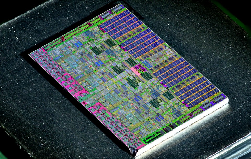 Intel Bloomfield / Gainestown die shot - etched