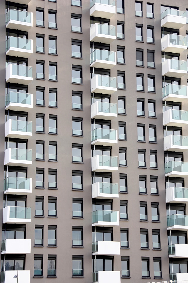 Live real estate architecture