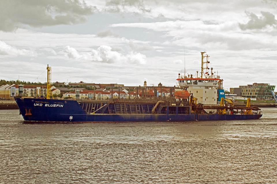 Dredger river tyne sea