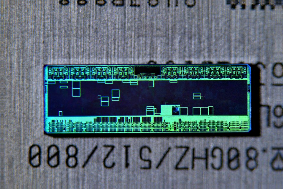 Nvidia PCI-express <=> AGP bridge die shot