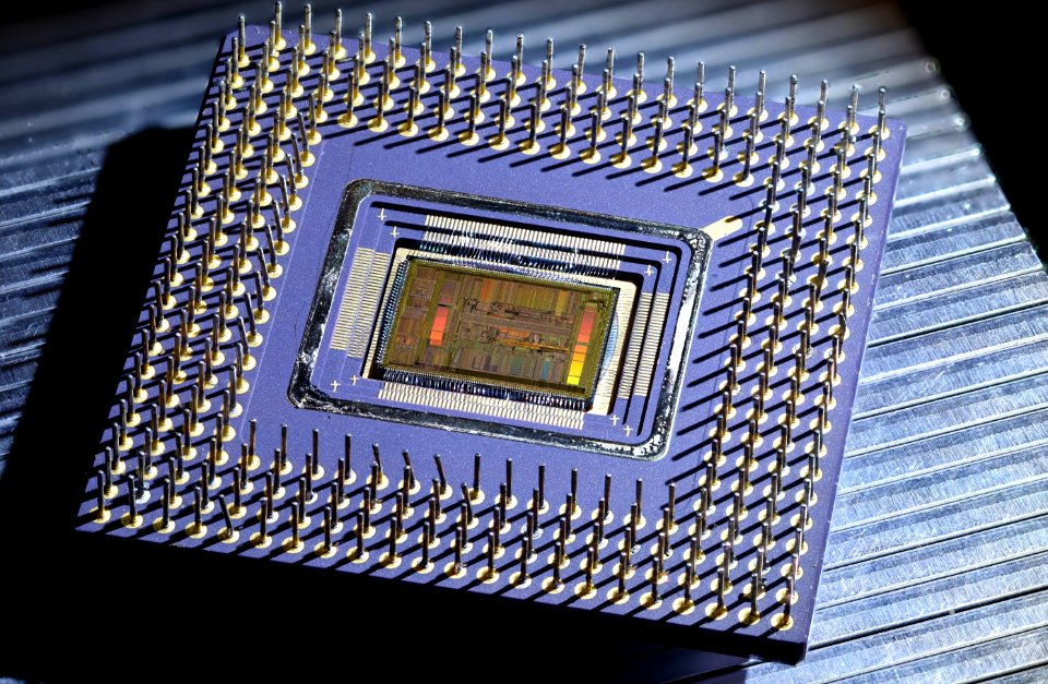DEC Alpha 21066-AA CPU die shot